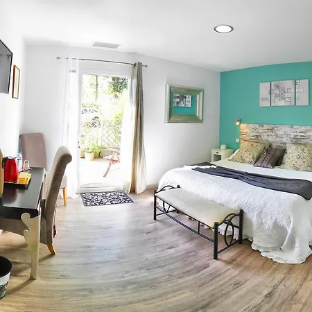 Chambres D'hotes Irrintzina Bed & Breakfast 3*